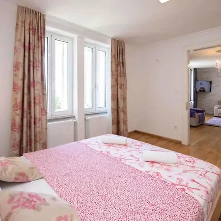 In 15125 Apartment *